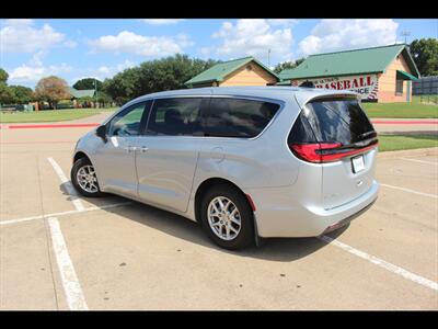 2023 Chrysler Pacifica Touring   - Photo 3 - Euless, TX 76040