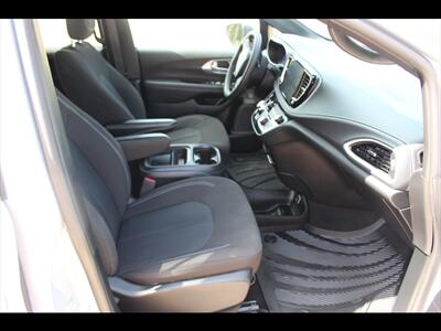 2023 Chrysler Pacifica Touring   - Photo 20 - Euless, TX 76040