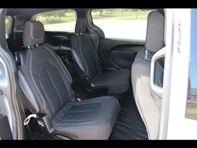 2023 Chrysler Pacifica Touring   - Photo 14 - Euless, TX 76040