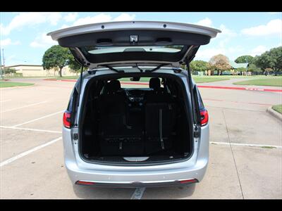 2023 Chrysler Pacifica Touring   - Photo 9 - Euless, TX 76040