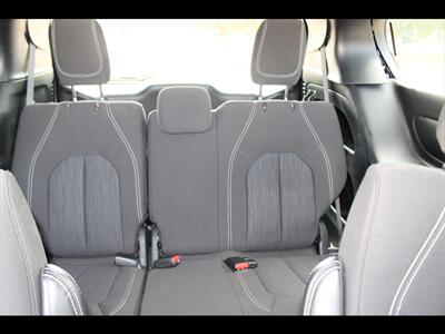 2023 Chrysler Pacifica Touring   - Photo 15 - Euless, TX 76040