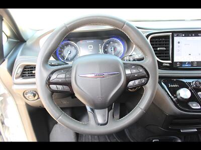 2023 Chrysler Pacifica Touring   - Photo 24 - Euless, TX 76040