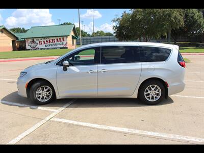 2023 Chrysler Pacifica Touring   - Photo 2 - Euless, TX 76040