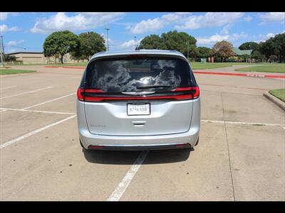 2023 Chrysler Pacifica Touring   - Photo 4 - Euless, TX 76040