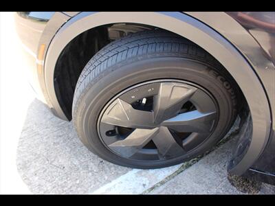 2024 Toyota Prius LE   - Photo 18 - Euless, TX 76040
