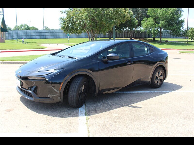 2024 Toyota Prius LE - Photo 1 - Euless, TX 76040