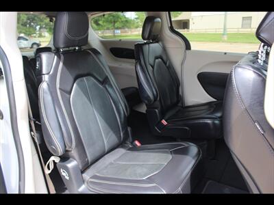 2022 Chrysler Pacifica Touring L   - Photo 13 - Euless, TX 76040