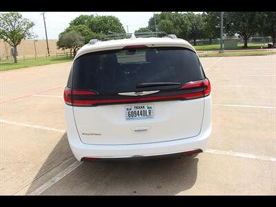 2022 Chrysler Pacifica Touring L   - Photo 4 - Euless, TX 76040