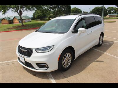 2022 Chrysler Pacifica Touring L   - Photo 1 - Euless, TX 76040