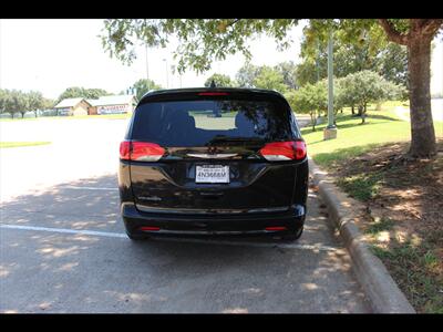 2022 Chrysler Voyager LX   - Photo 4 - Euless, TX 76040