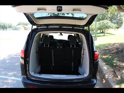 2022 Chrysler Voyager LX   - Photo 9 - Euless, TX 76040