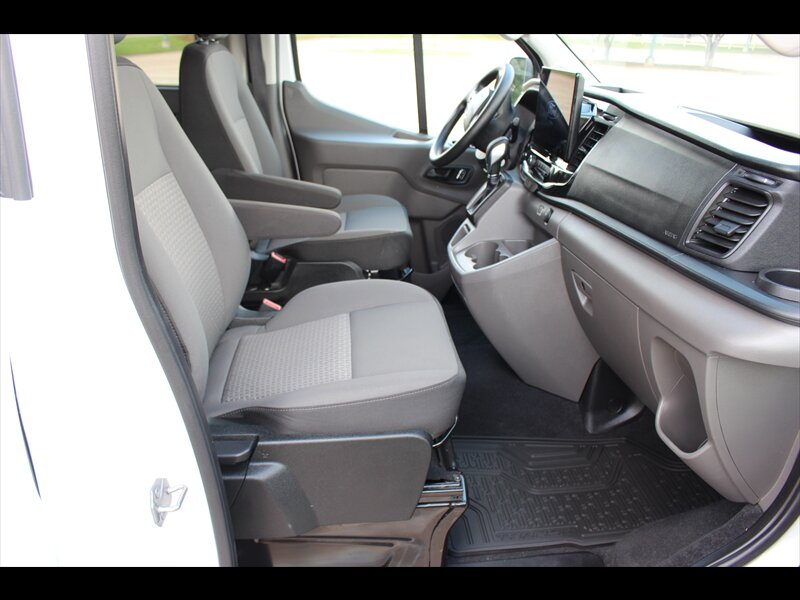 2025 Ford Transit XLT photo 17