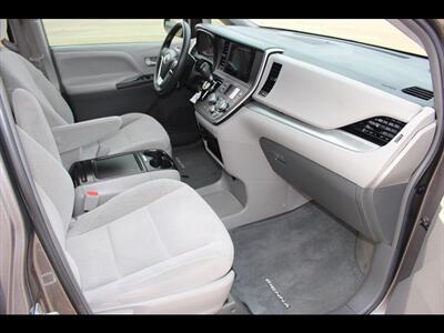 2017 Toyota Sienna LE 8-Passenger - Photo 27 - Euless, TX 76040