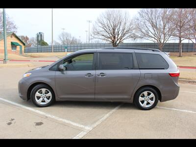 2017 Toyota Sienna LE 8-Passenger - Photo 2 - Euless, TX 76040