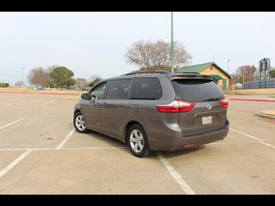 2017 Toyota Sienna LE 8-Passenger - Photo 3 - Euless, TX 76040