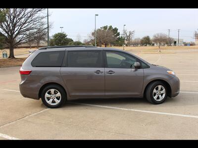 2017 Toyota Sienna LE 8-Passenger - Photo 6 - Euless, TX 76040