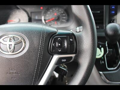 2017 Toyota Sienna LE 8-Passenger - Photo 38 - Euless, TX 76040