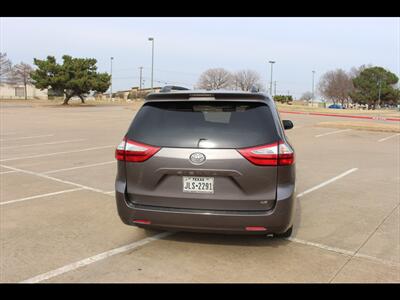 2017 Toyota Sienna LE 8-Passenger - Photo 4 - Euless, TX 76040