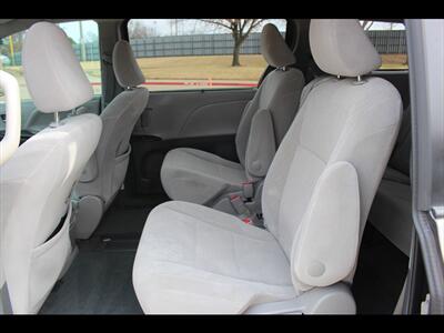 2017 Toyota Sienna LE 8-Passenger - Photo 16 - Euless, TX 76040