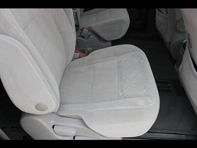 2017 Toyota Sienna LE 8-Passenger - Photo 26 - Euless, TX 76040