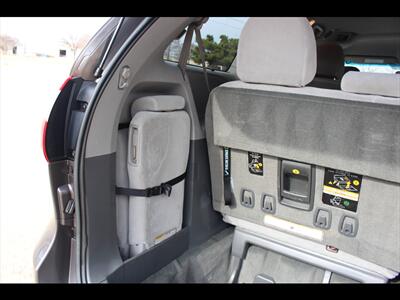 2017 Toyota Sienna LE 8-Passenger - Photo 11 - Euless, TX 76040