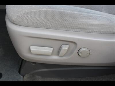 2017 Toyota Sienna LE 8-Passenger - Photo 32 - Euless, TX 76040