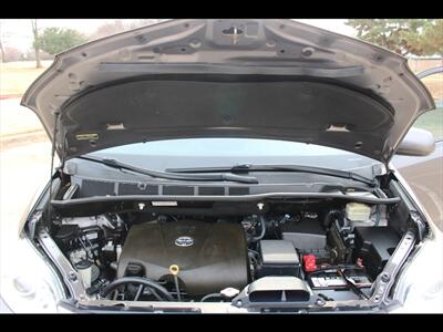 2017 Toyota Sienna LE 8-Passenger - Photo 43 - Euless, TX 76040