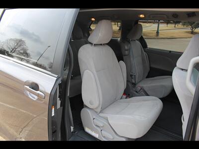 2017 Toyota Sienna LE 8-Passenger - Photo 25 - Euless, TX 76040
