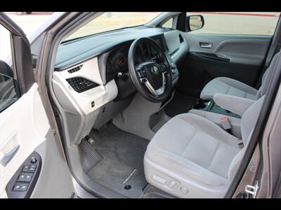2017 Toyota Sienna LE 8-Passenger - Photo 30 - Euless, TX 76040
