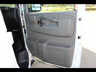 2018 Chevrolet Express 2500   - Photo 15 - Euless, TX 76040