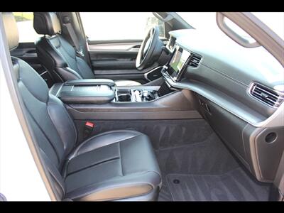 2025 Jeep Wagoneer Series II   - Photo 22 - Euless, TX 76040
