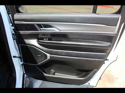 2025 Jeep Wagoneer Series II   - Photo 12 - Euless, TX 76040