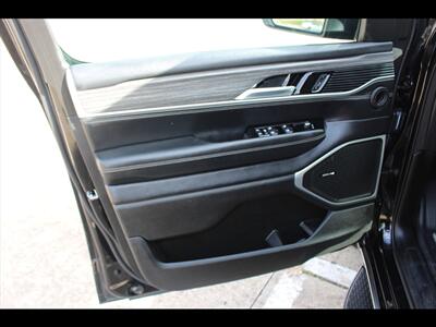 2024 Jeep Wagoneer L Series II   - Photo 23 - Euless, TX 76040