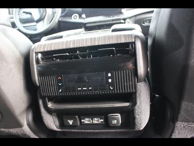 2024 Jeep Wagoneer L Series II   - Photo 16 - Euless, TX 76040