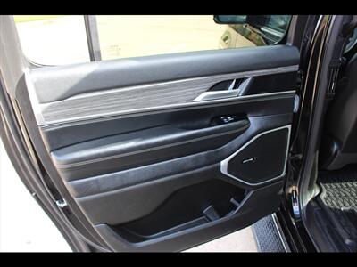 2024 Jeep Wagoneer L Series II   - Photo 20 - Euless, TX 76040