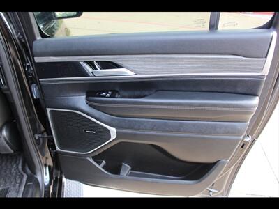 2024 Jeep Wagoneer L Series II   - Photo 15 - Euless, TX 76040