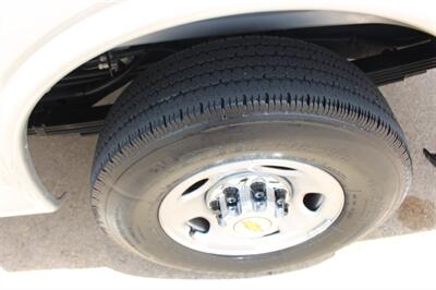 2025 Chevrolet Express LT 3500 - Photo 35 - Euless, TX 76040
