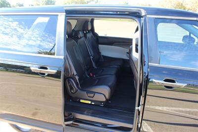2024 Kia Carnival LX - Photo 13 - Euless, TX 76040