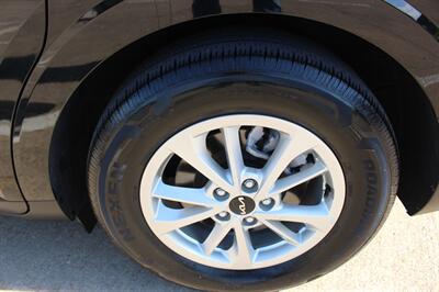 2024 Kia Carnival LX - Photo 40 - Euless, TX 76040