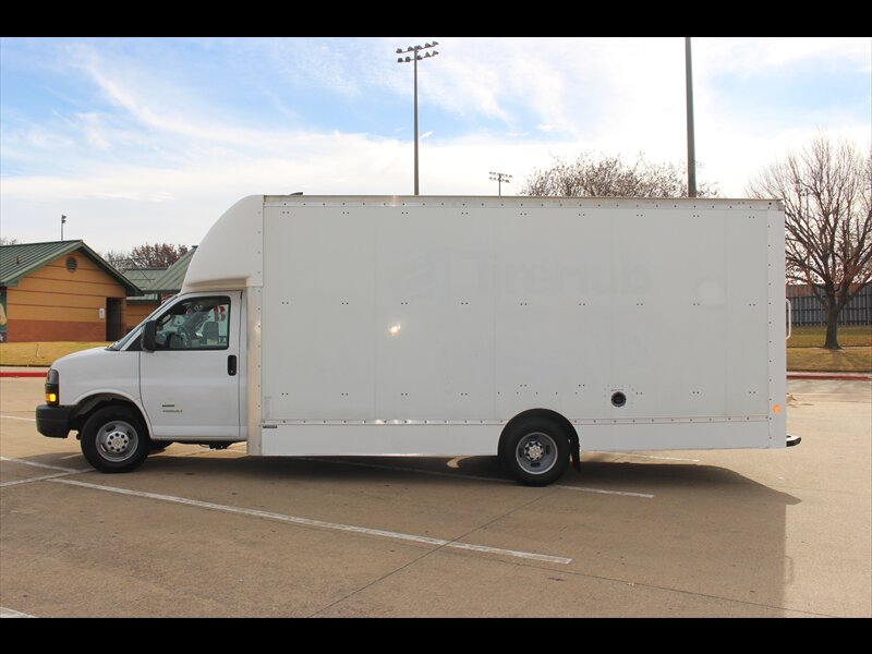 2021 Chevrolet Express 4500   - Photo 1 - Euless, TX 76040