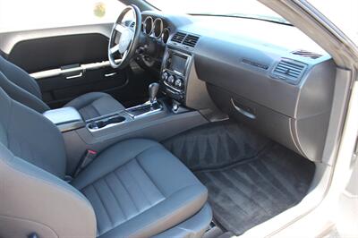 2010 Dodge Challenger R/T - Photo 12 - Euless, TX 76040