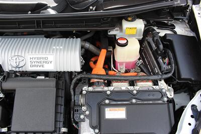 2015 Toyota Prius Three   - Photo 34 - Euless, TX 76040