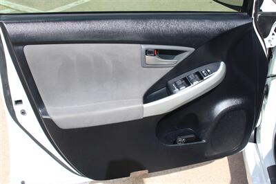 2015 Toyota Prius Three   - Photo 16 - Euless, TX 76040