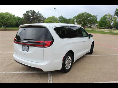 2023 Chrysler Pacifica Touring L - Photo 5 - Euless, TX 76040