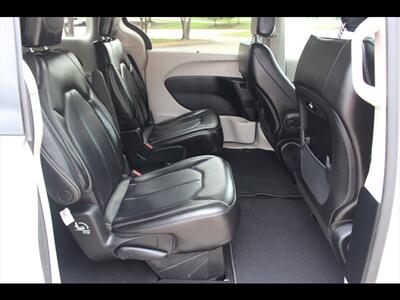 2023 Chrysler Pacifica Touring L - Photo 16 - Euless, TX 76040