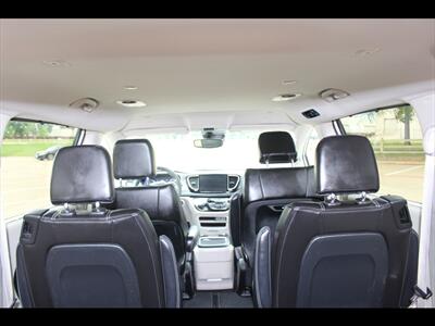 2023 Chrysler Pacifica Touring L - Photo 10 - Euless, TX 76040