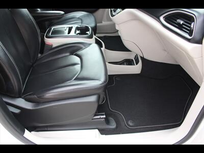 2023 Chrysler Pacifica Touring L - Photo 19 - Euless, TX 76040