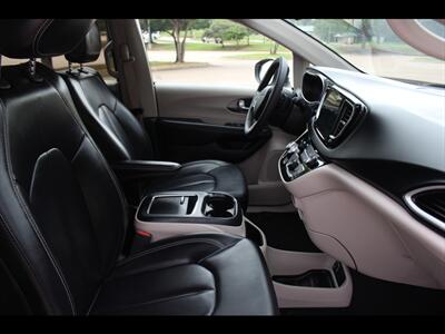 2023 Chrysler Pacifica Touring L - Photo 20 - Euless, TX 76040
