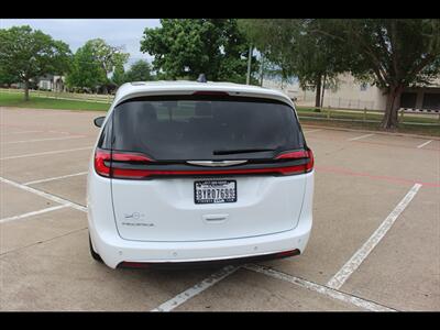 2023 Chrysler Pacifica Touring L - Photo 4 - Euless, TX 76040