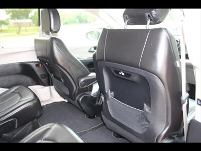 2023 Chrysler Pacifica Touring L - Photo 17 - Euless, TX 76040